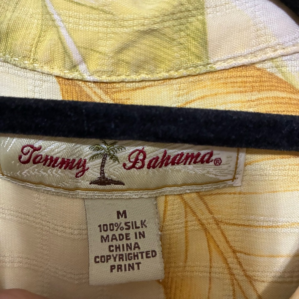 Tommy Bahama Silk Button Up Shirt Men’s M Floral Hawaiian Short Sleeve - Picture 4 of 4